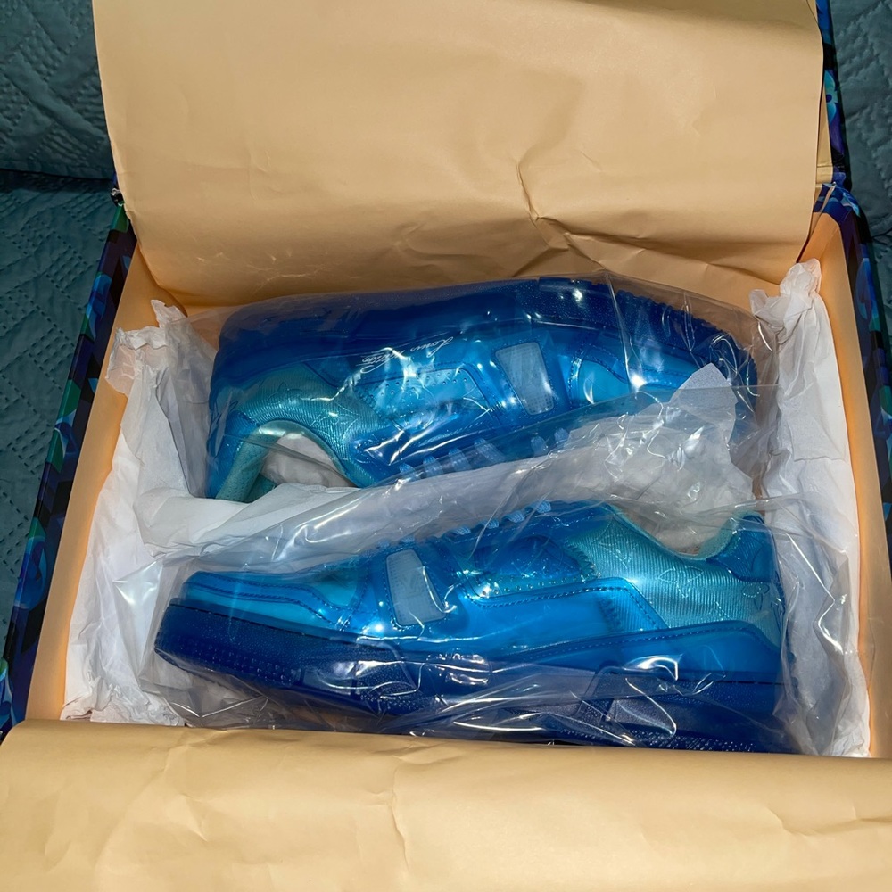 LOIUS VOUITTON blue runners see through